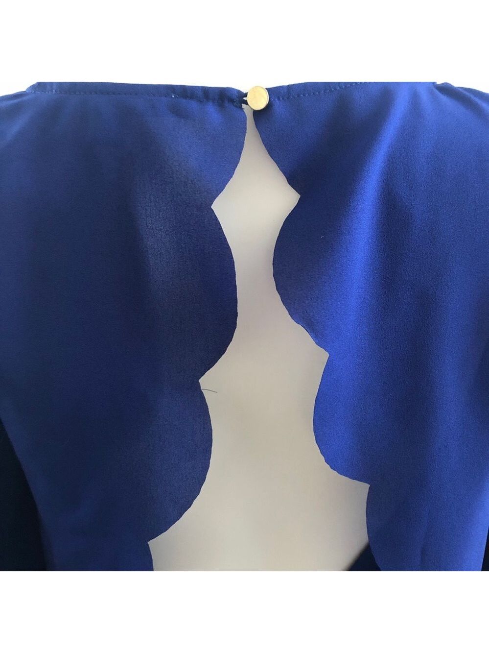 $10 SALE Guess Scalloped Hem Open Back Long Sleeve Top XS - Picture 2 of 8